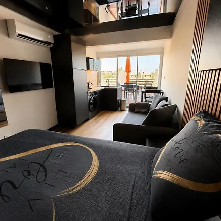 Apartment Blacktentation *